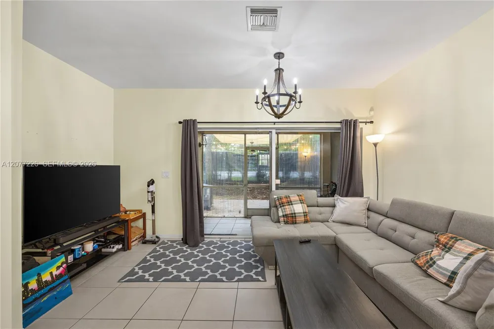 762 SW 122nd Ter Pembroke Pines, FL 33025