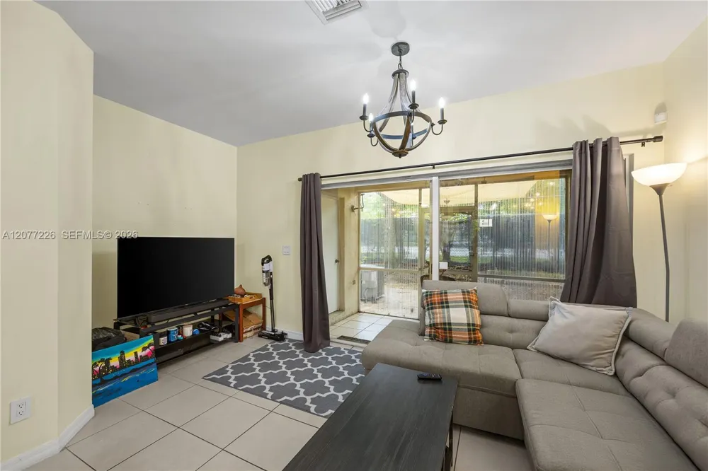 762 SW 122nd Ter Pembroke Pines, FL 33025