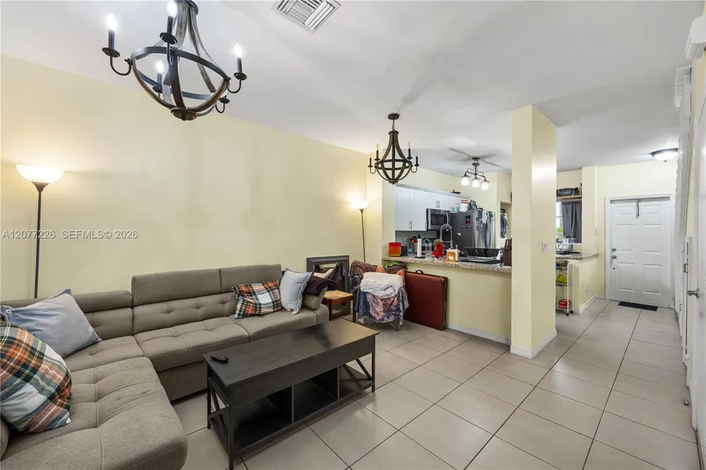 762 SW 122nd Ter Pembroke Pines, FL 33025