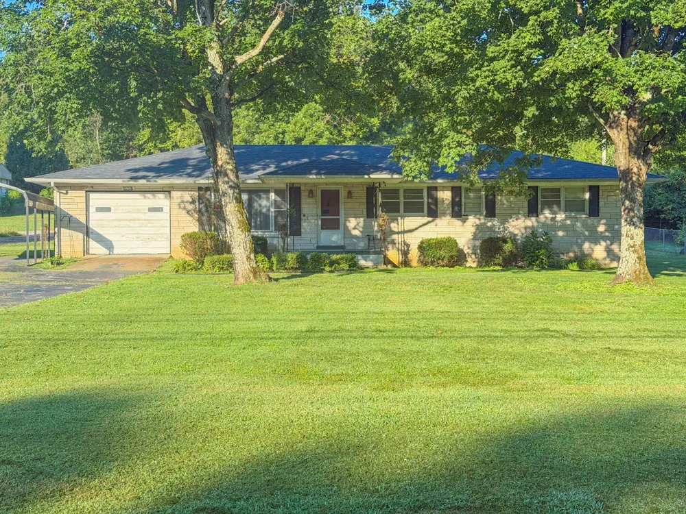 2709 Columbia Hwy Pulaski, TN 38478