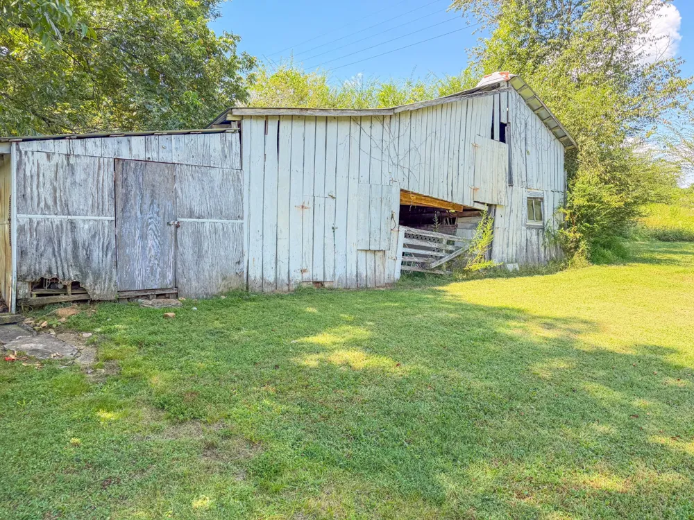 2709 Columbia Hwy Pulaski, TN 38478