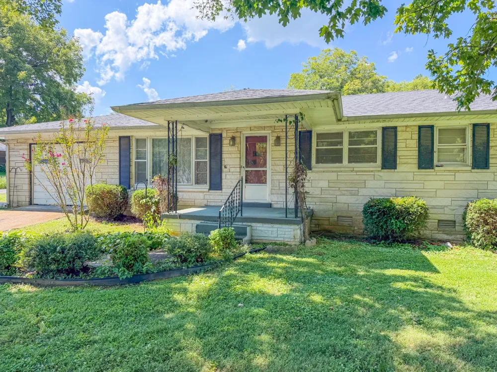 2709 Columbia Hwy Pulaski, TN 38478