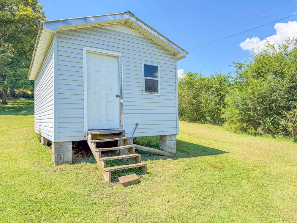2709 Columbia Hwy Pulaski, TN 38478