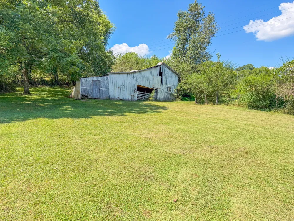 2709 Columbia Hwy Pulaski, TN 38478