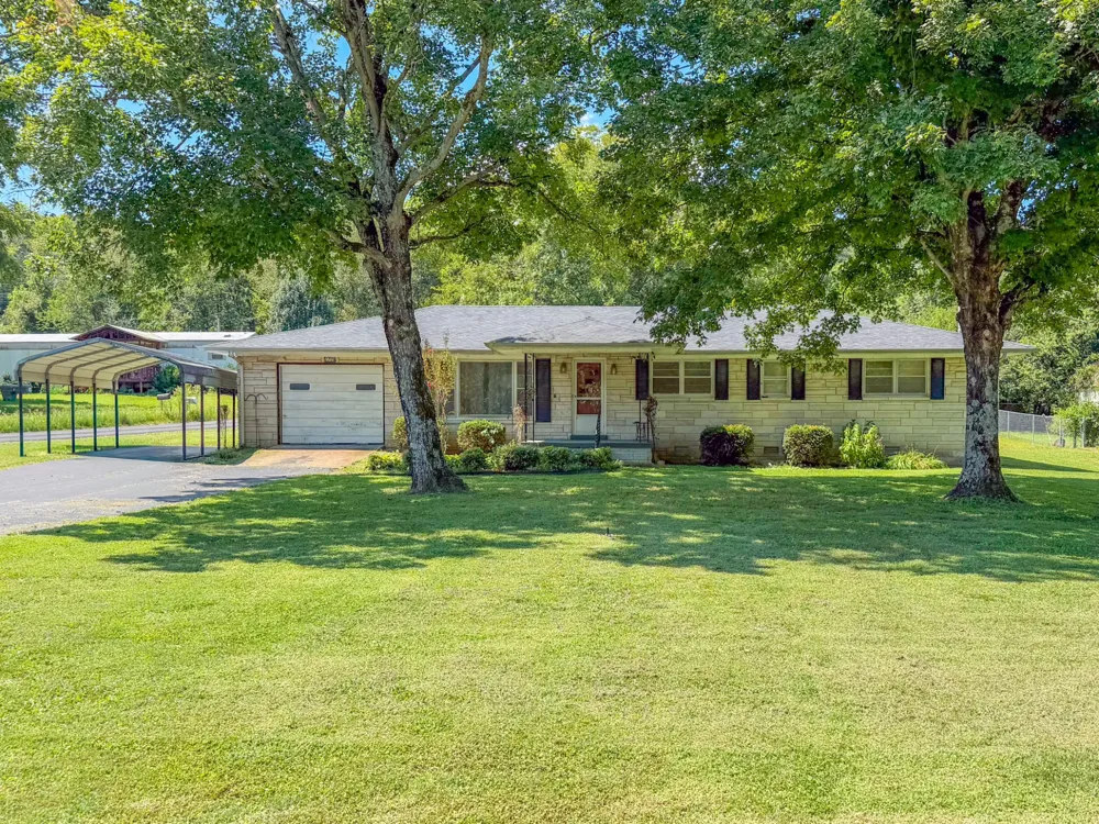 2709 Columbia Hwy Pulaski, TN 38478