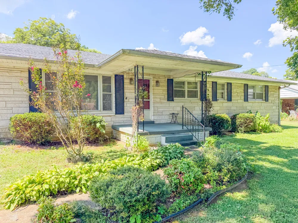 2709 Columbia Hwy Pulaski, TN 38478
