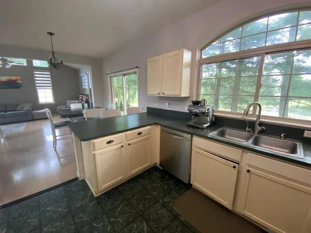 5628 Versailles Avenue E Scio Township, MI 48103