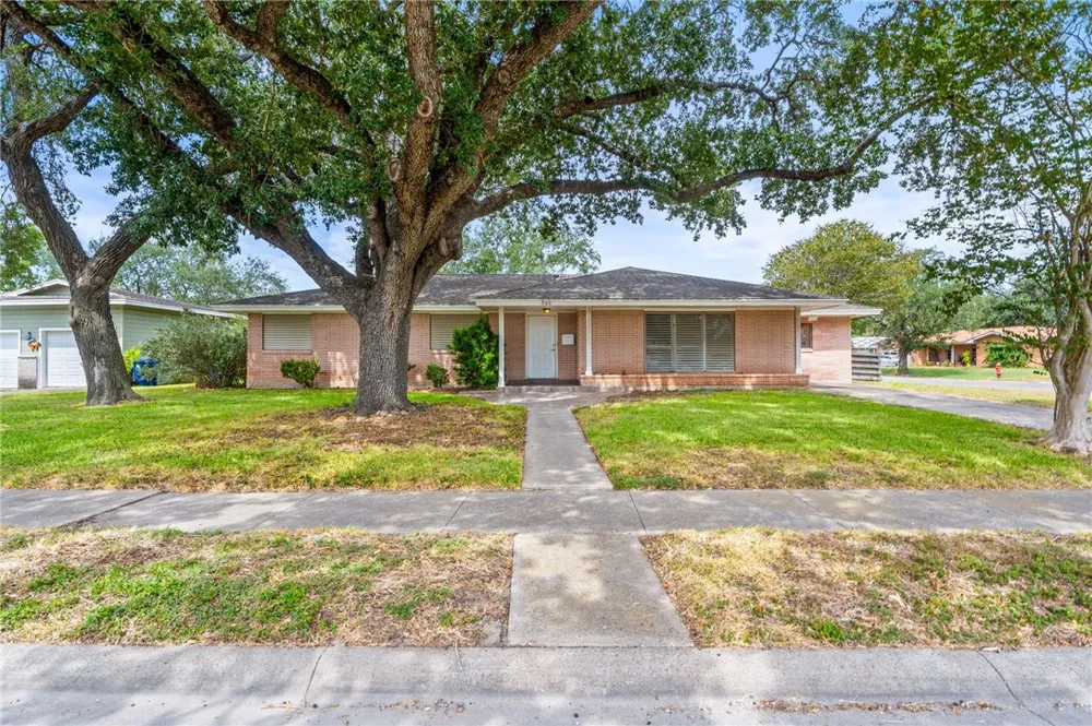 300 Hackberry Street Sinton, TX 78387