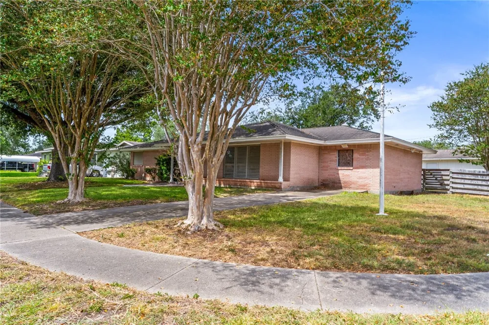 300 Hackberry Street Sinton, TX 78387