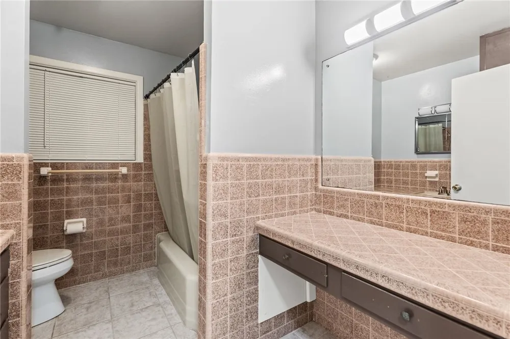 300 Hackberry Street Sinton, TX 78387