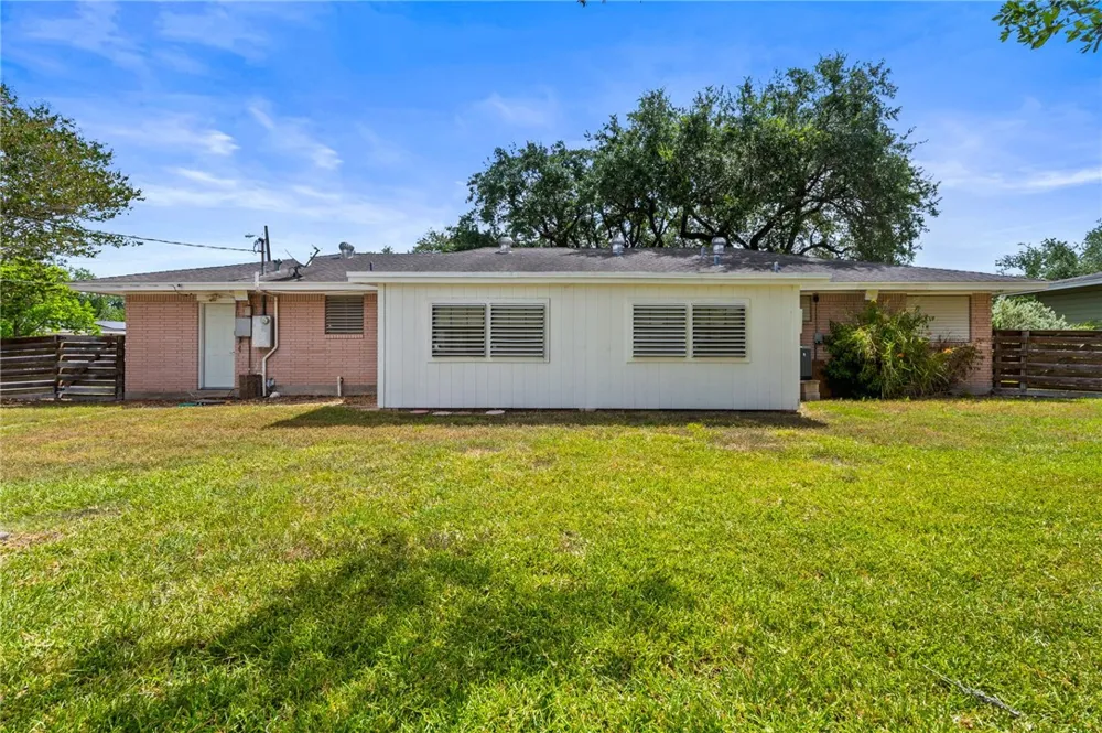 300 Hackberry Street Sinton, TX 78387