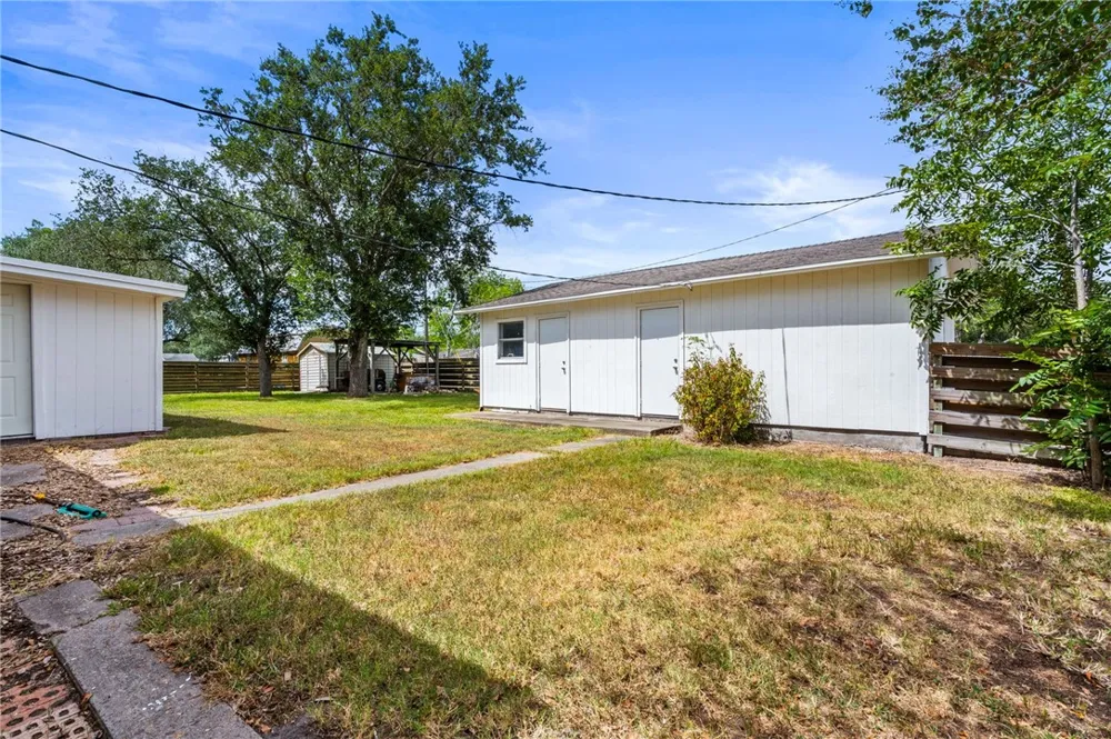 300 Hackberry Street Sinton, TX 78387