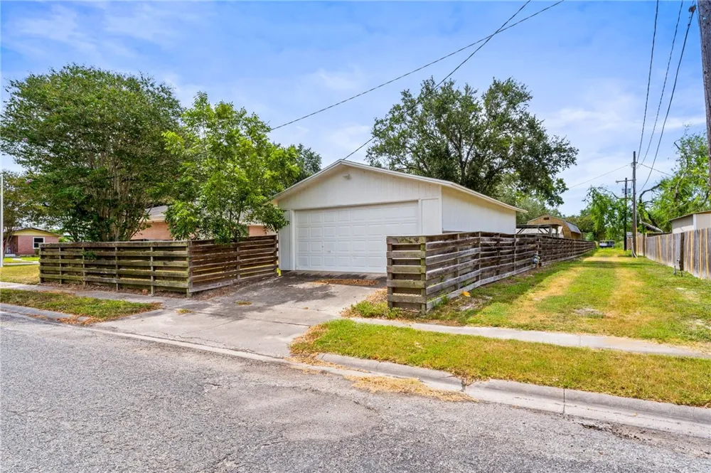 300 Hackberry Street Sinton, TX 78387
