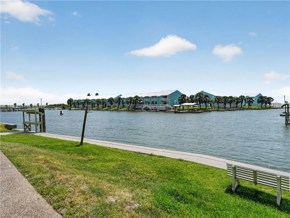 2290 N. Fulton Beach Rd #113 Rockport, TX 78382