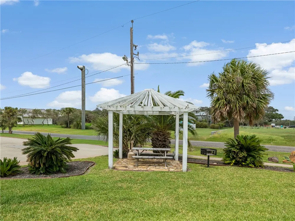 2290 N. Fulton Beach Rd #113 Rockport, TX 78382