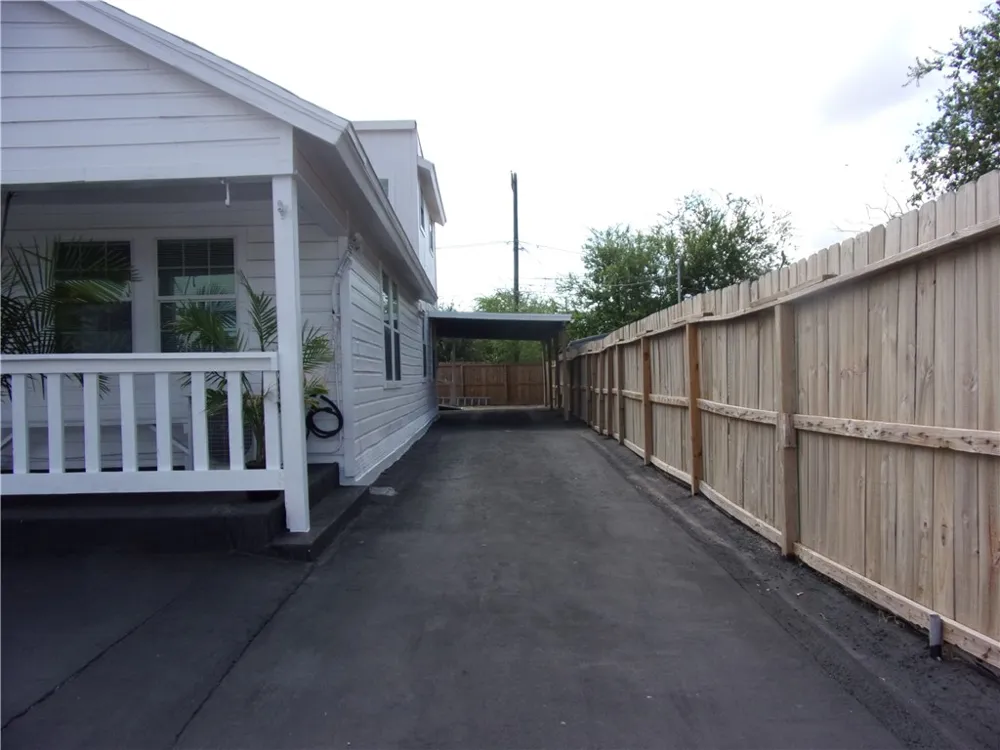 2722 Greenwood Drive Corpus Christi, TX 78405