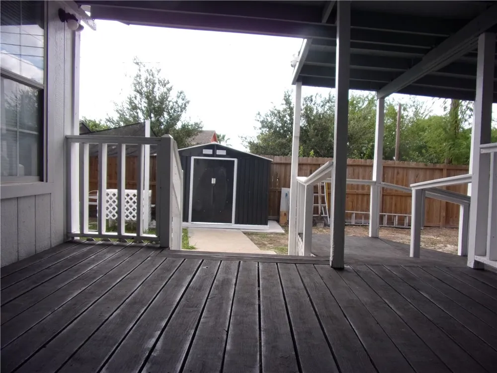 2722 Greenwood Drive Corpus Christi, TX 78405