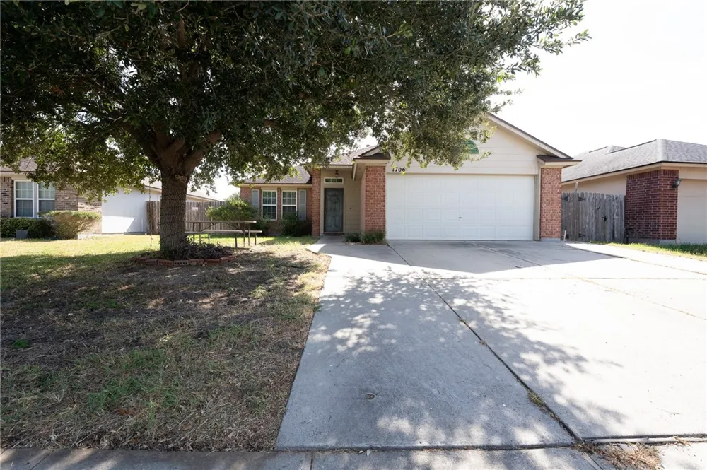 1706 Chisolm Trail Corpus Christi, TX 78410