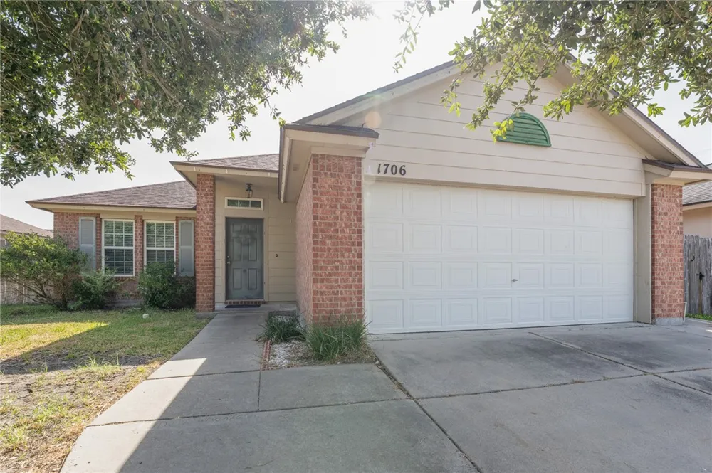 1706 Chisolm Trail Corpus Christi, TX 78410