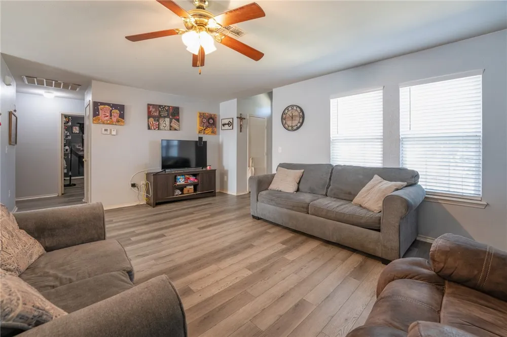 1706 Chisolm Trail Corpus Christi, TX 78410