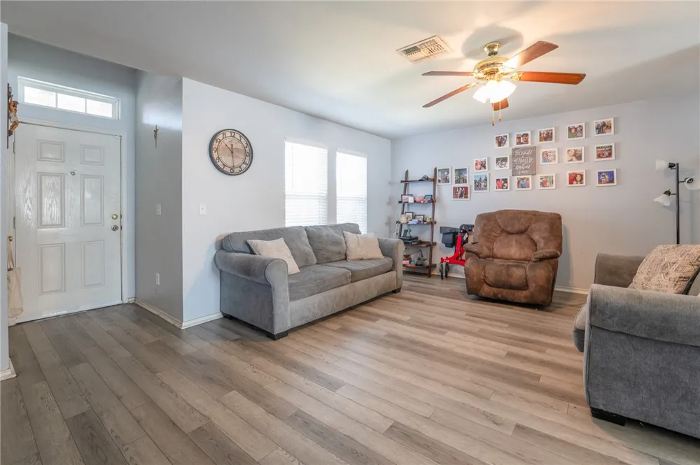 1706 Chisolm Trail Corpus Christi, TX 78410
