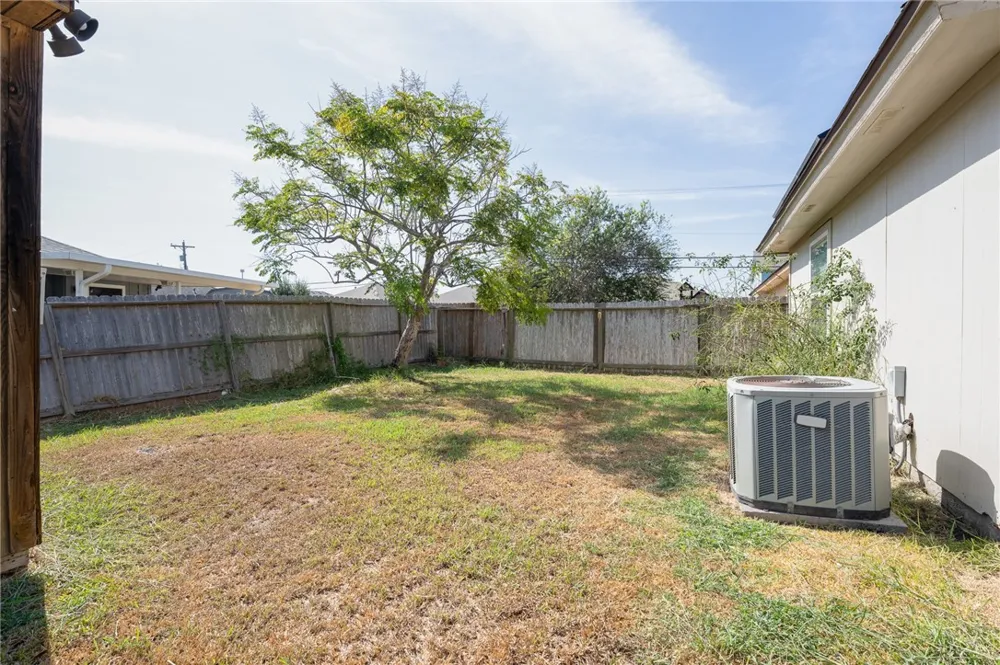 1706 Chisolm Trail Corpus Christi, TX 78410
