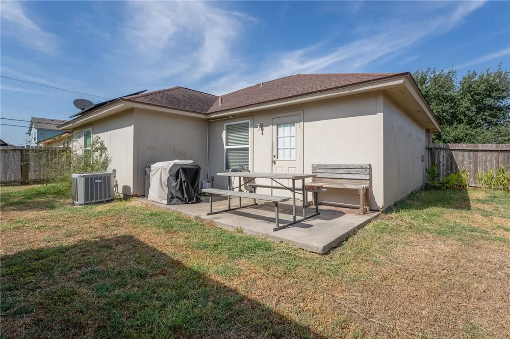 1706 Chisolm Trail Corpus Christi, TX 78410