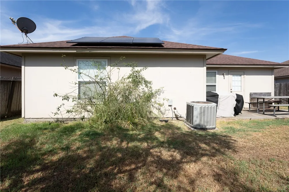 1706 Chisolm Trail Corpus Christi, TX 78410