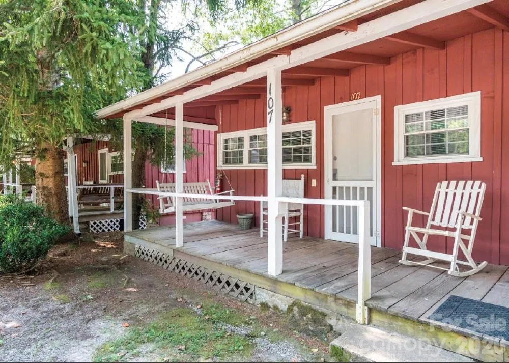 86 Lily Pad Lane Flat Rock, NC 28731