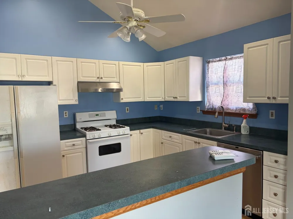 27 Marion Street Port Reading, NJ 07064