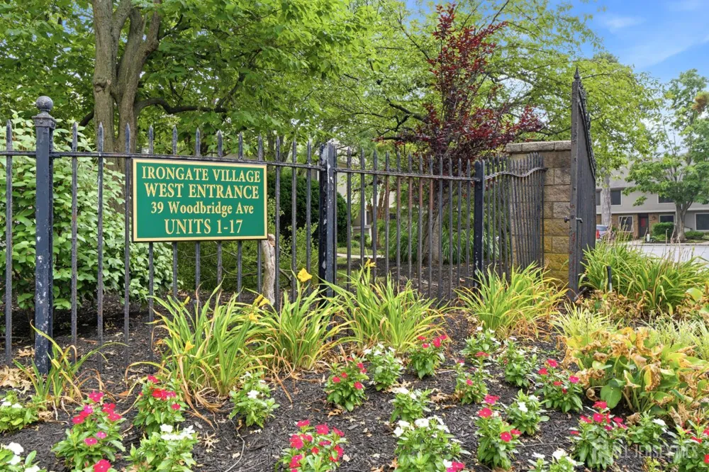 16 Irongate Metuchen, NJ 08840