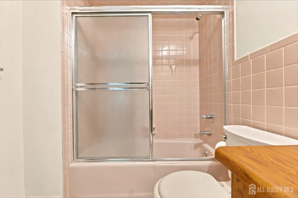 16 Irongate Metuchen, NJ 08840