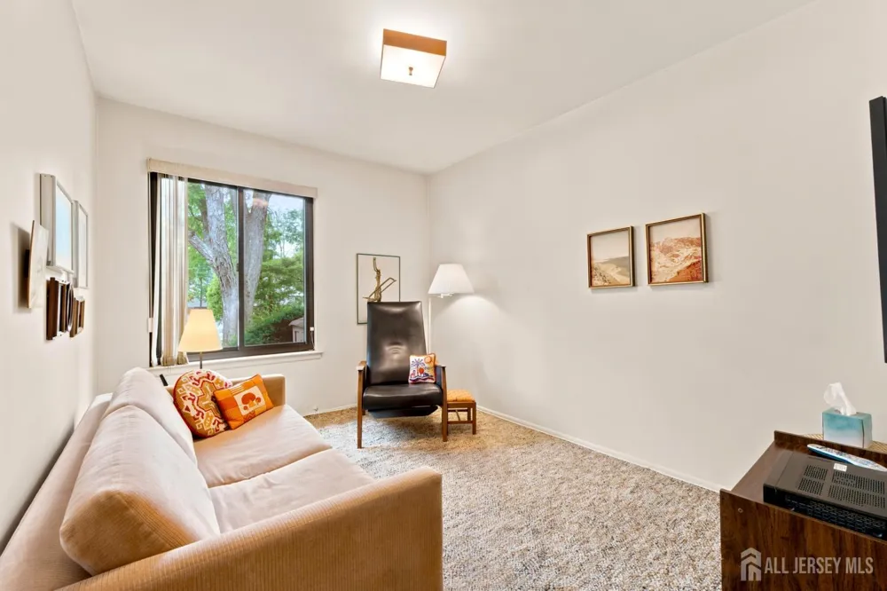 16 Irongate Metuchen, NJ 08840