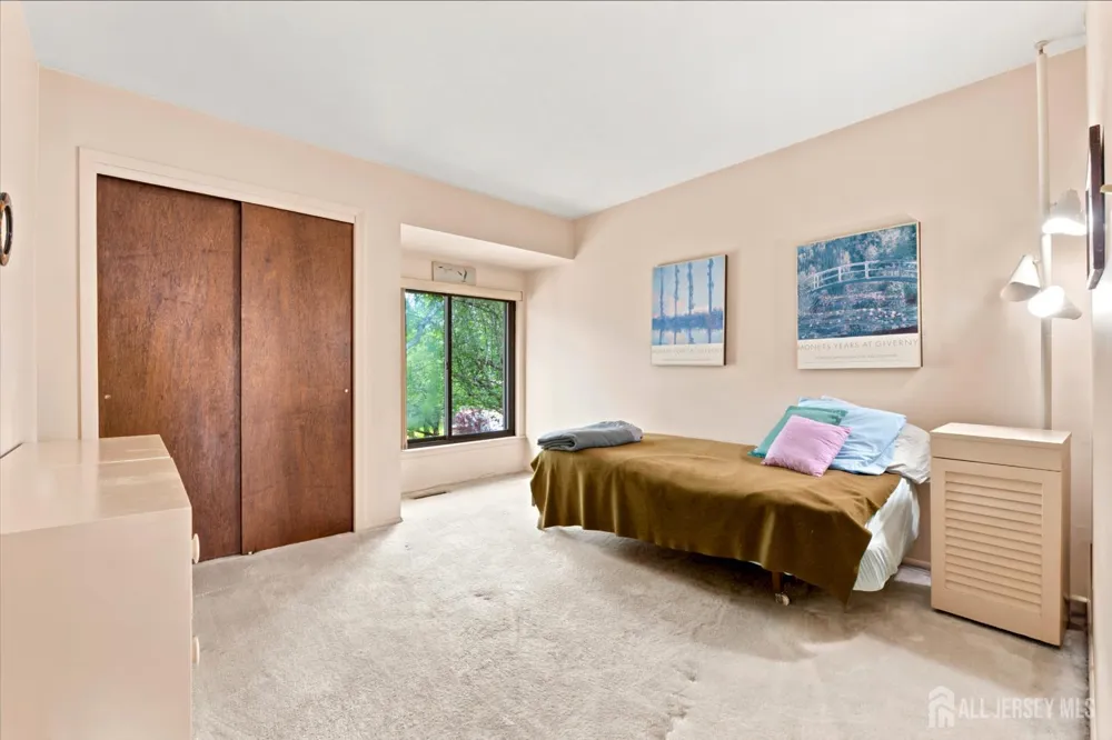 16 Irongate Metuchen, NJ 08840