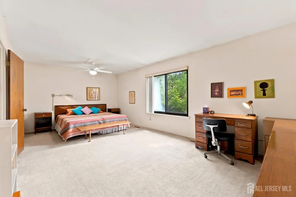 16 Irongate Metuchen, NJ 08840