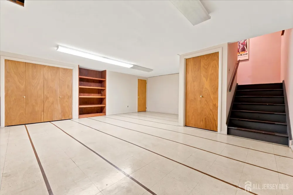 16 Irongate Metuchen, NJ 08840