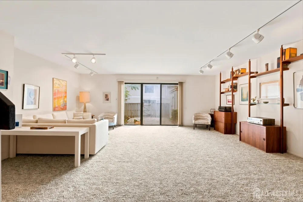 16 Irongate Metuchen, NJ 08840