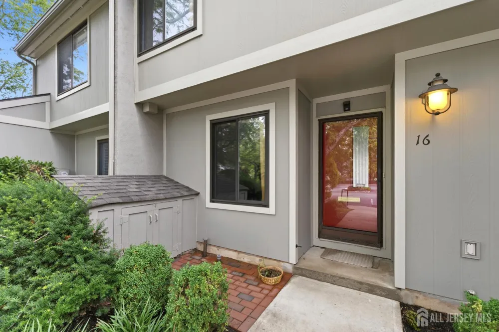 16 Irongate Metuchen, NJ 08840