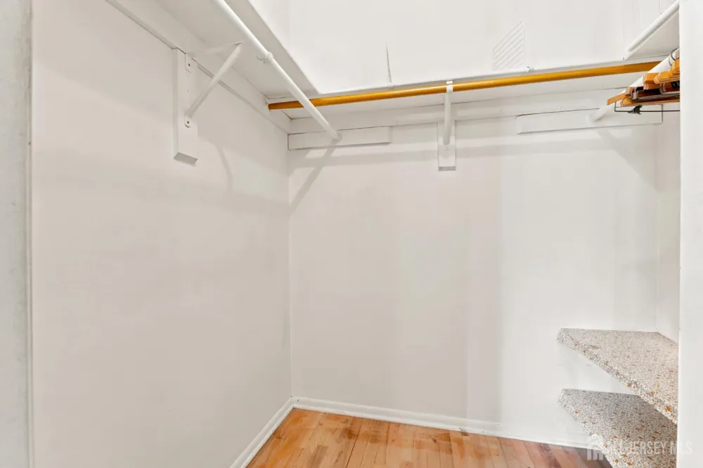 16 Irongate Metuchen, NJ 08840