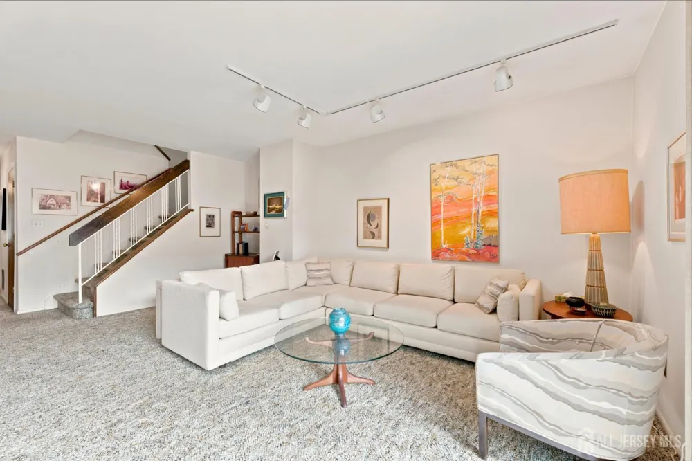 16 Irongate Metuchen, NJ 08840