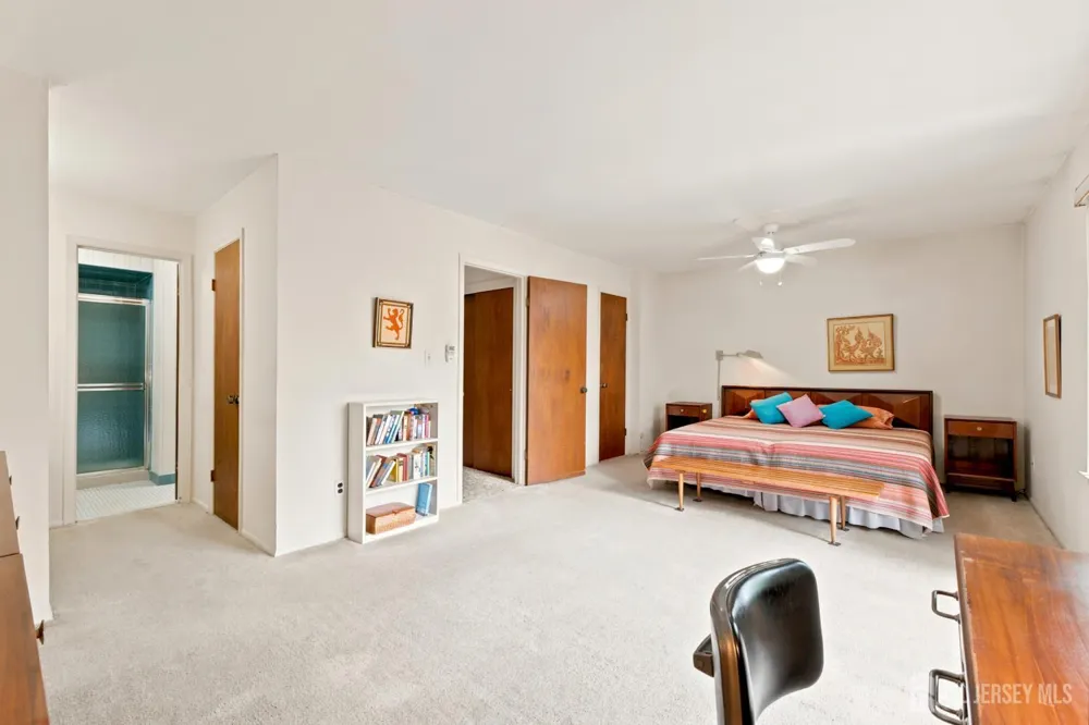 16 Irongate Metuchen, NJ 08840