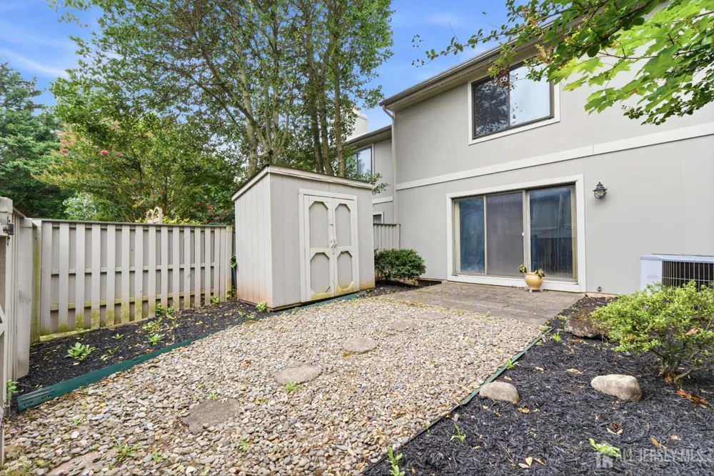 16 Irongate Metuchen, NJ 08840