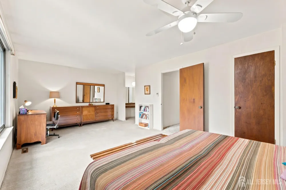 16 Irongate Metuchen, NJ 08840
