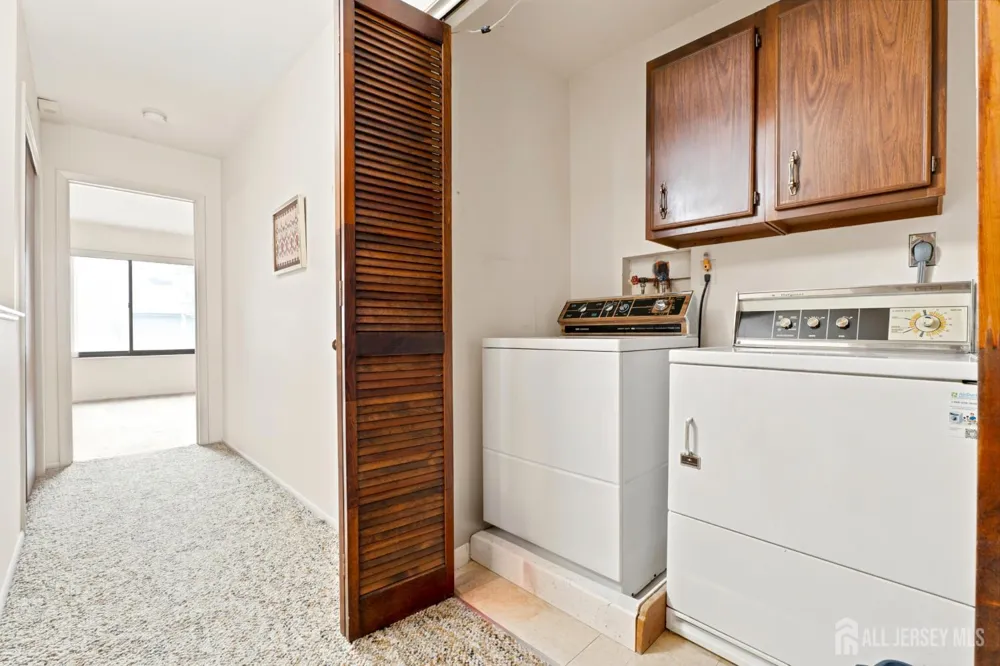 16 Irongate Metuchen, NJ 08840
