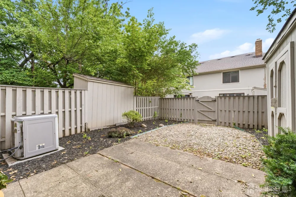16 Irongate Metuchen, NJ 08840