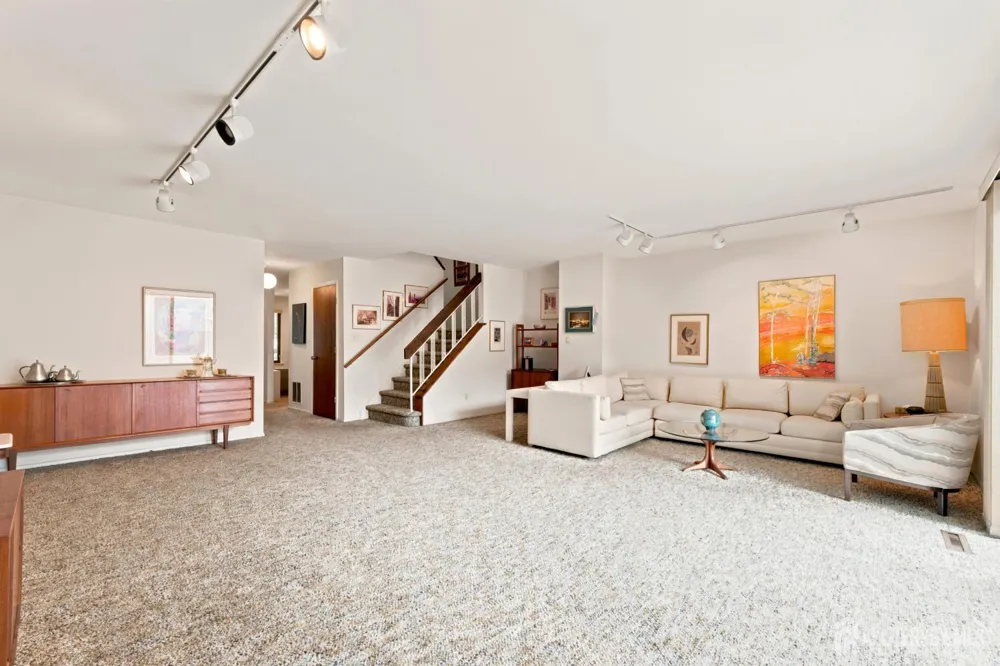16 Irongate Metuchen, NJ 08840