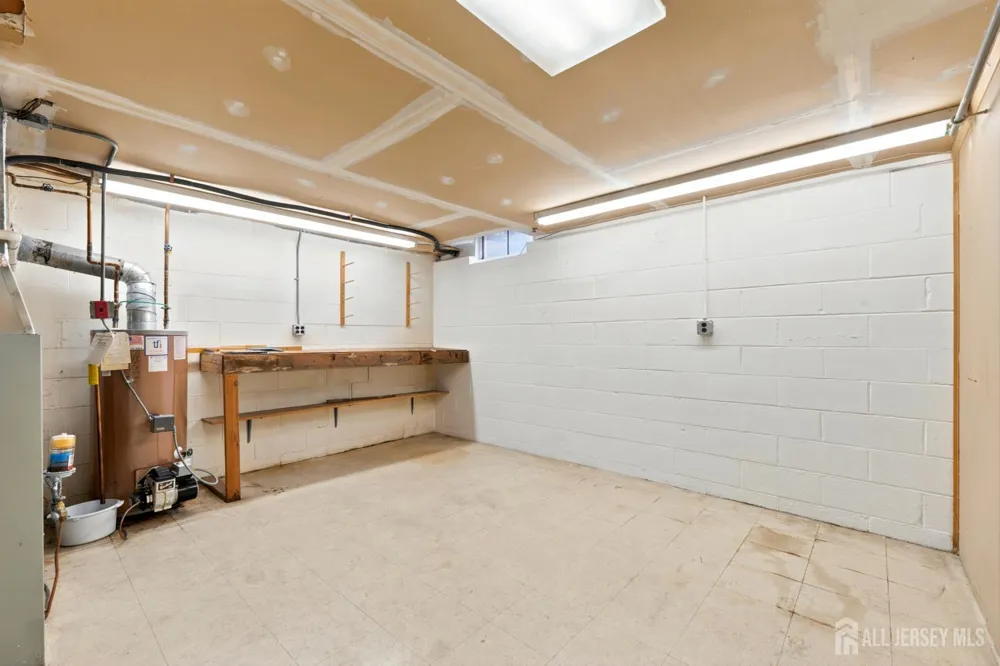 16 Irongate Metuchen, NJ 08840