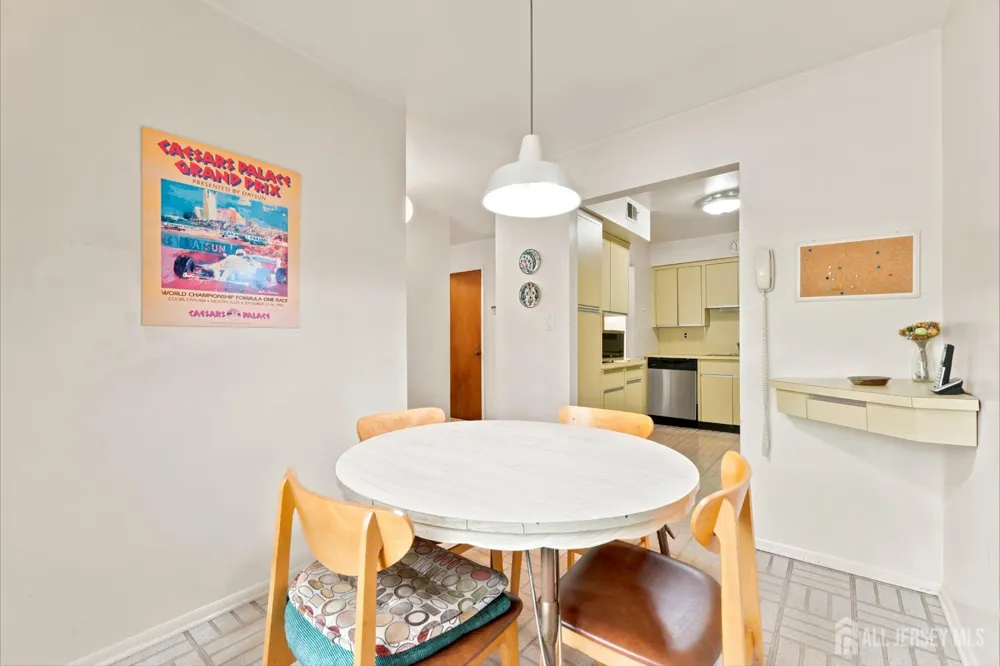 16 Irongate Metuchen, NJ 08840