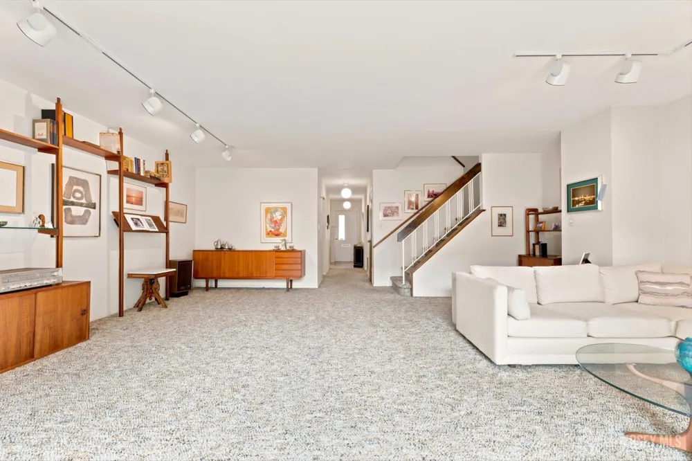 16 Irongate Metuchen, NJ 08840