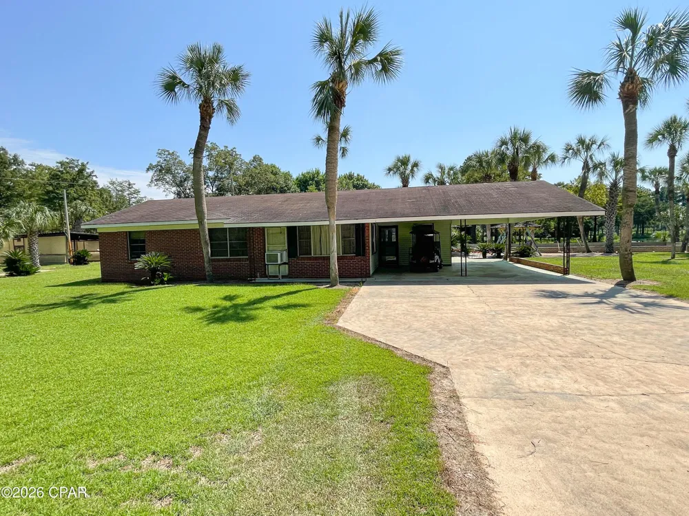 4630 Canary Road Graceville, FL 32440